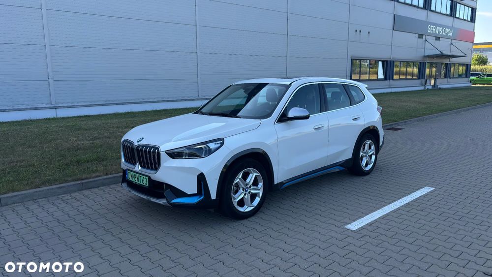 BMW iX1 - 1