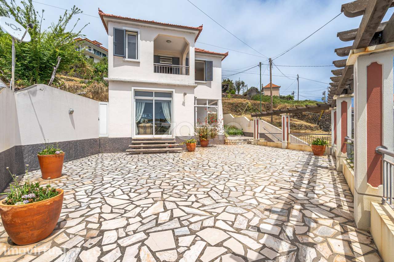 Moradia T4 Tradicional com vista mar na Calheta - Grande imagem: 3/55