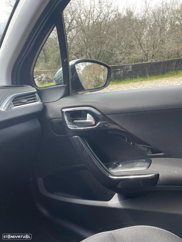 Peugeot 208 1.2 PureTech Style - 5
