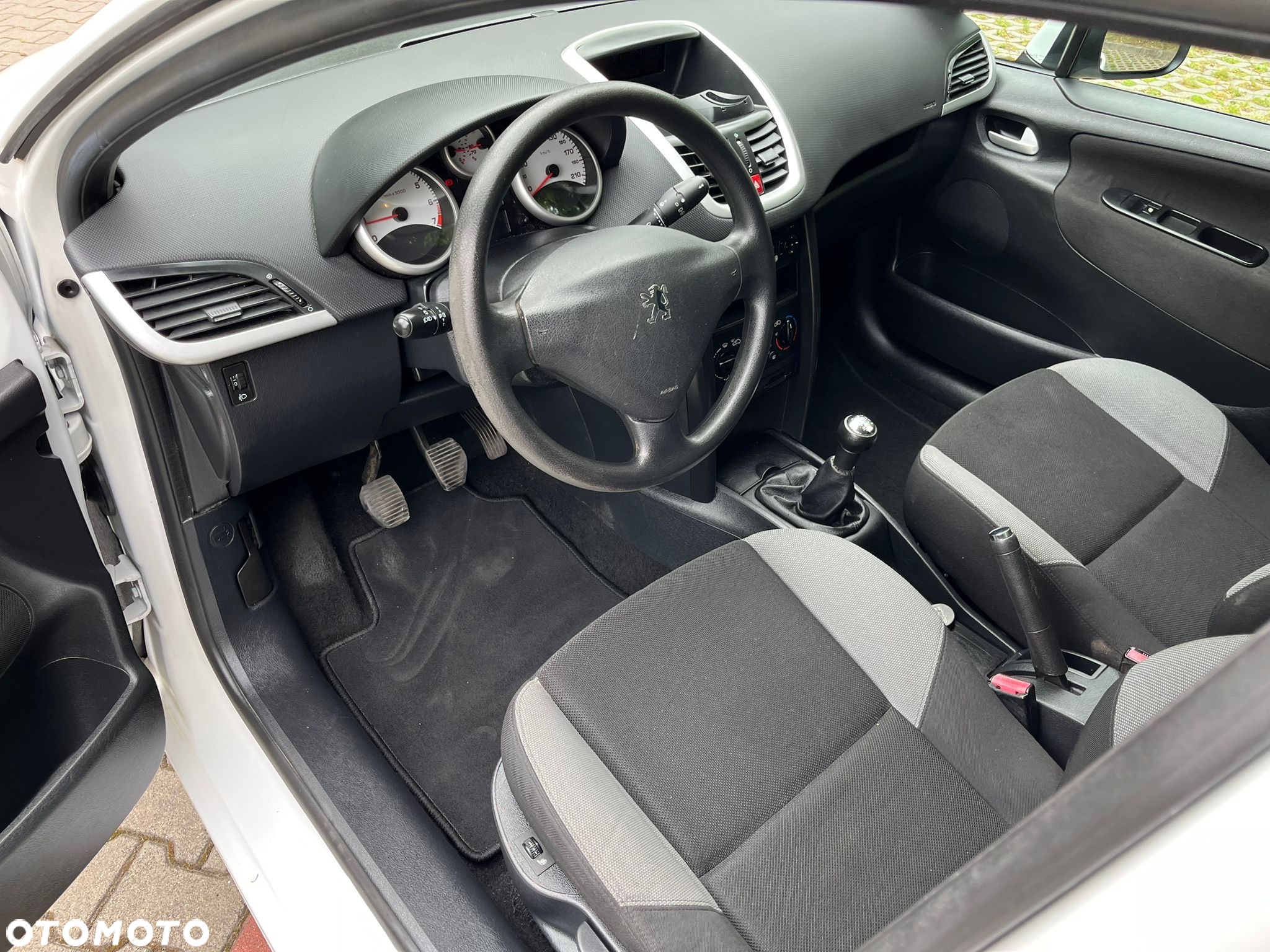 Peugeot 207 - 9