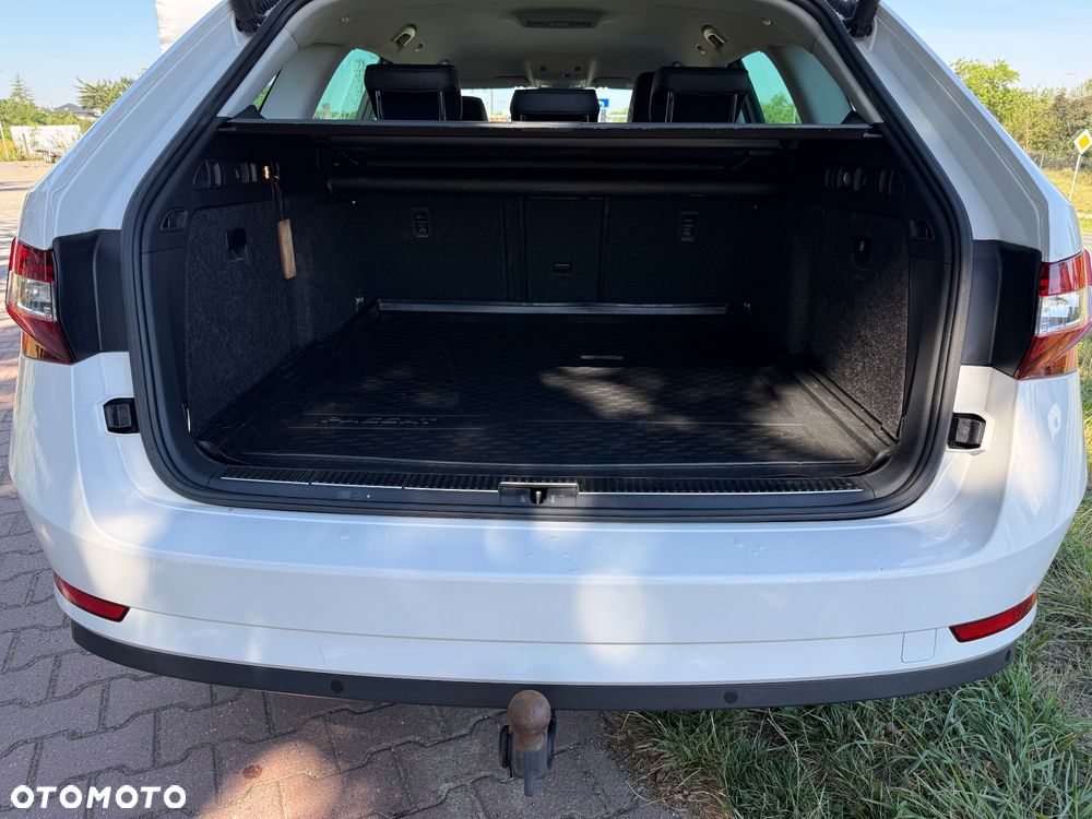Skoda Superb 2.0 TDI DSG Premium Edition - 29