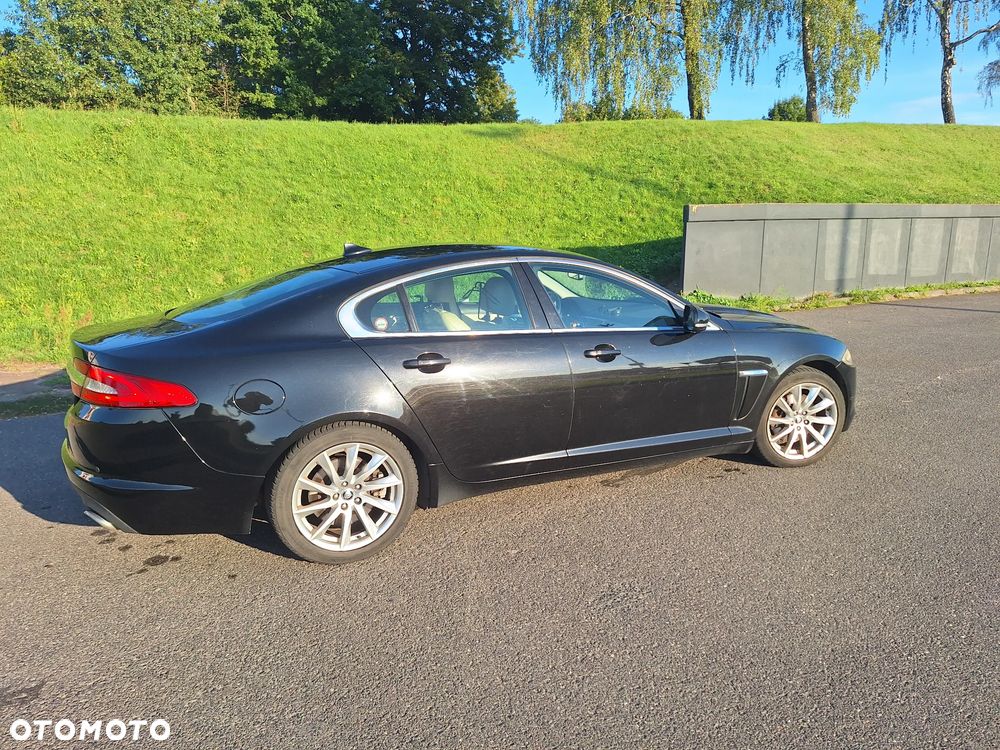 Jaguar XF 2.2 D Luxury - 8