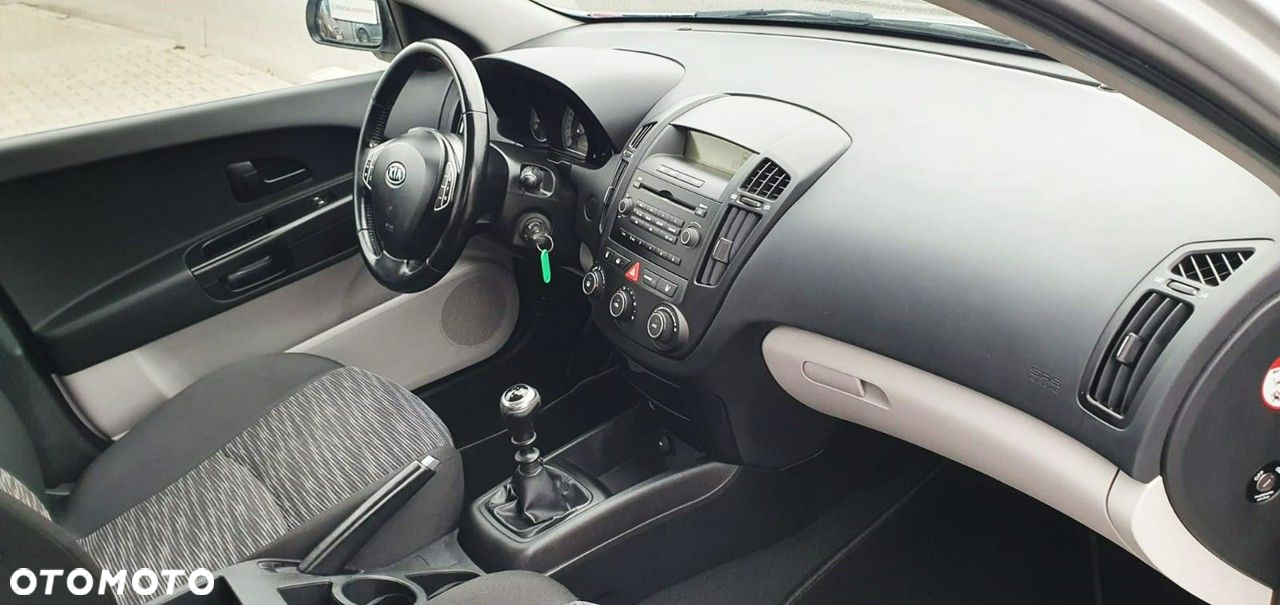 Kia Ceed - 9