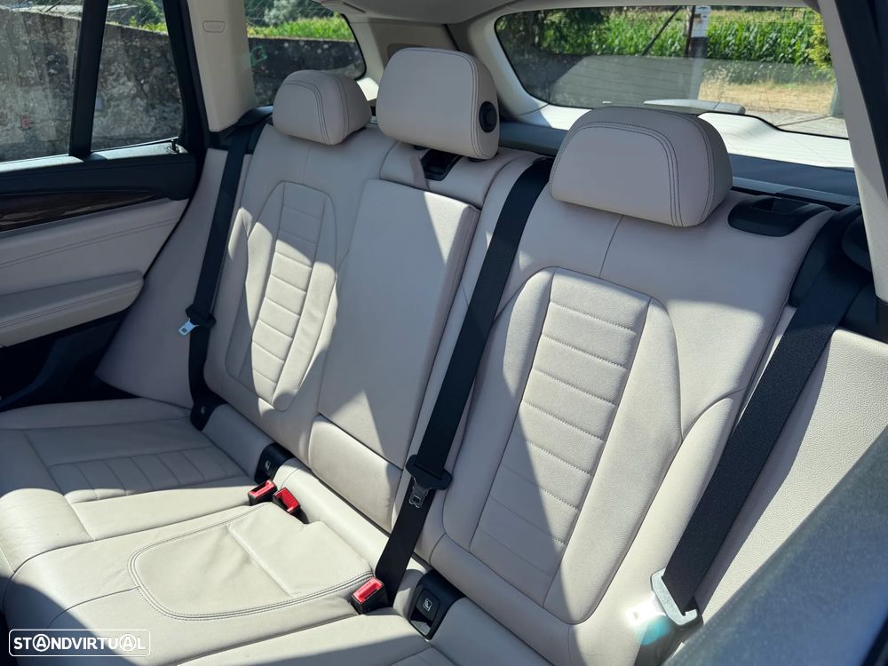 BMW X3 20 d xDrive Line Luxury - 14