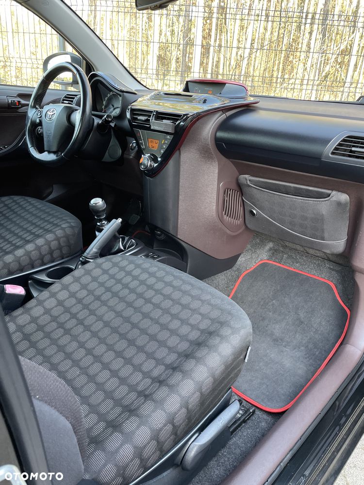 Toyota iQ 1.33 - 17