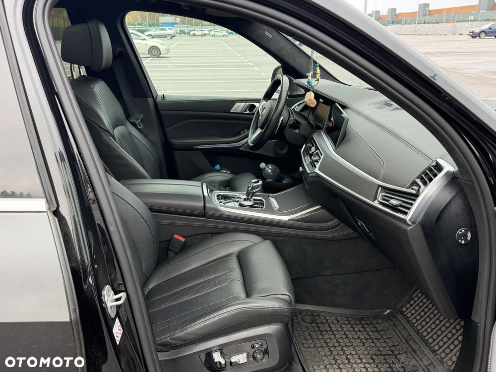 BMW X7 M50i sport - 12
