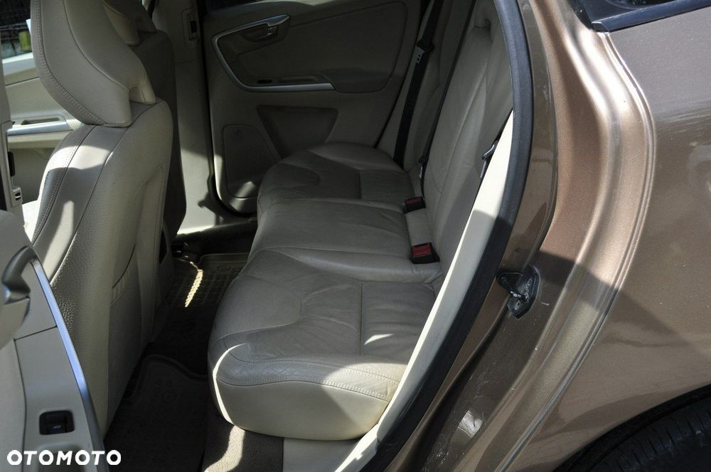 Volvo XC 60 2.4D AWD - 12