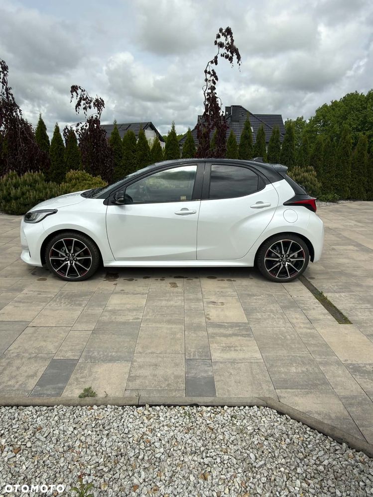 Toyota Yaris Hybrid 1.5 GR Sport - 16