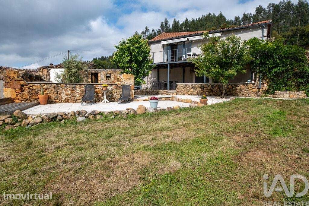 Moradia isolada T2 em Vila Nova do Ceira de 228 m2 - Grande imagem: 3/38