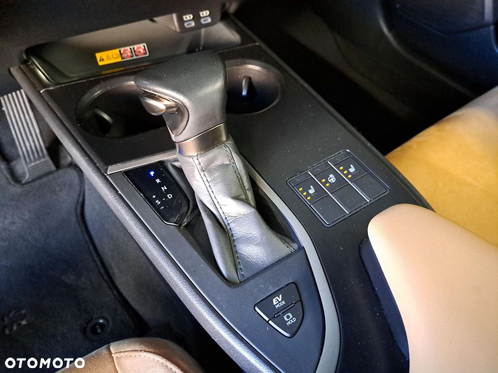 Lexus UX 250h GPF Business 2WD - 27