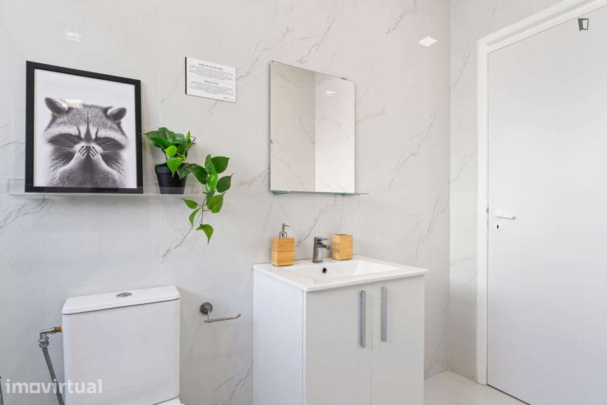 Quarto - localizado em Marquês de Pombal Lisbon - Grande imagem: 4/25