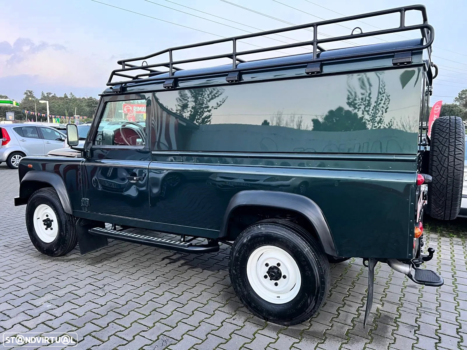 Land Rover Defender - 16