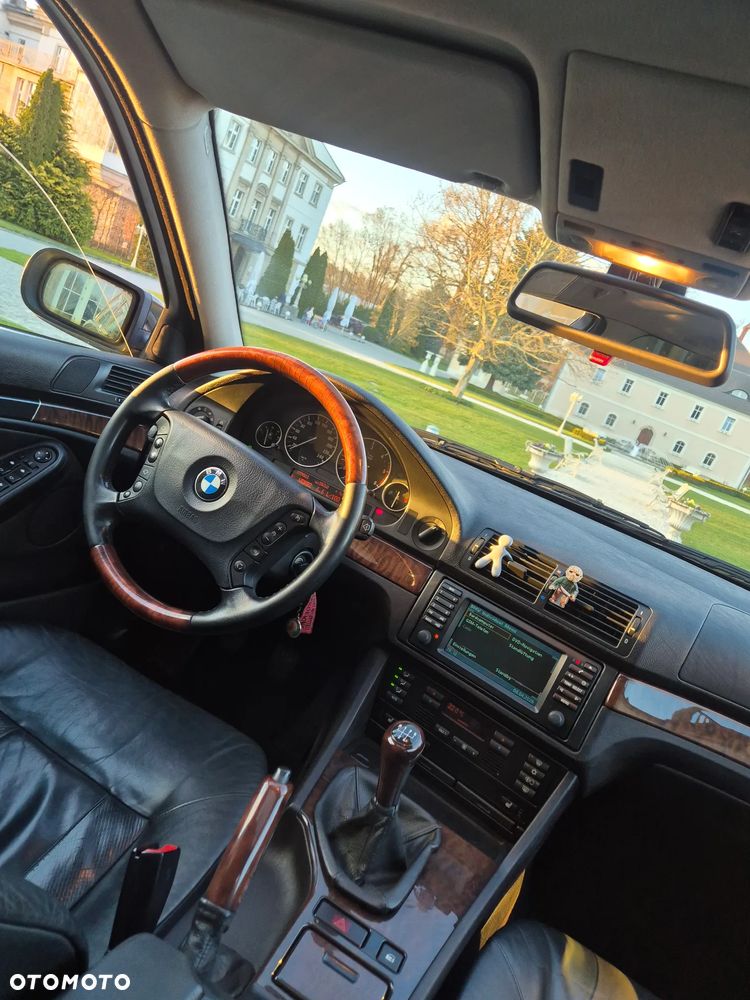 BMW Seria 5 525d Touring Edition Exclusive - 11