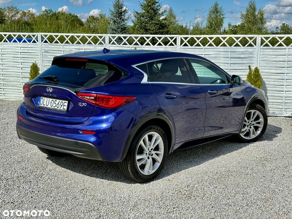 Infiniti Q30 1.6t Premium Tech - 3
