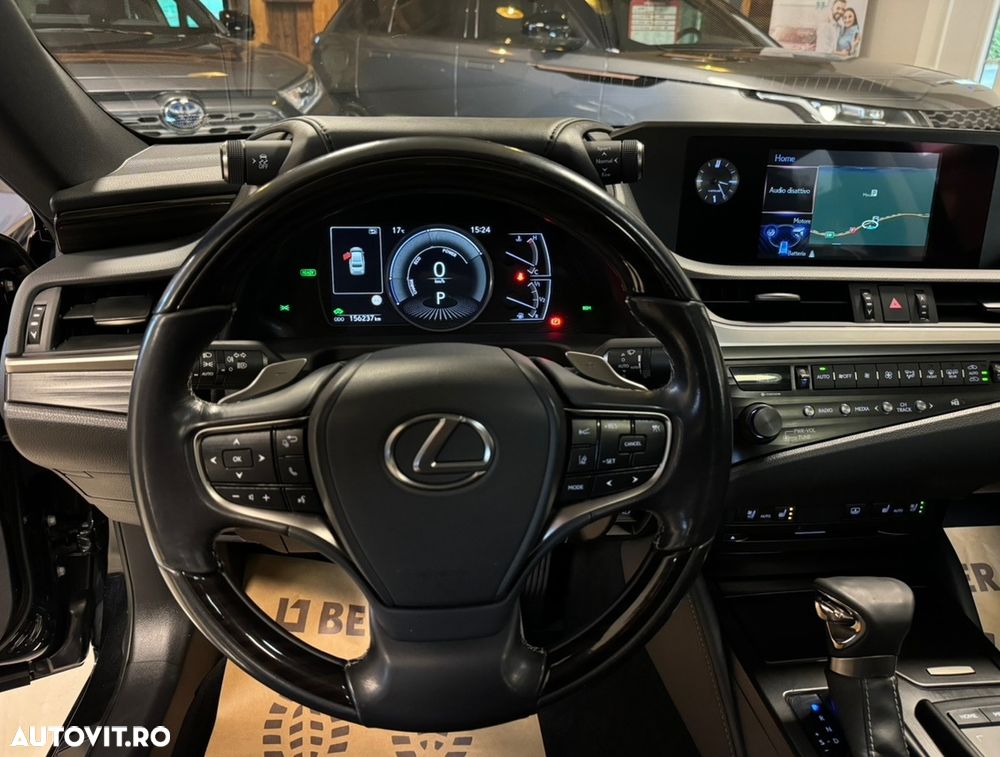 Lexus Seria ES 300h 2.5 TNGA HV 25H- 4X2 CVT Executive - 18
