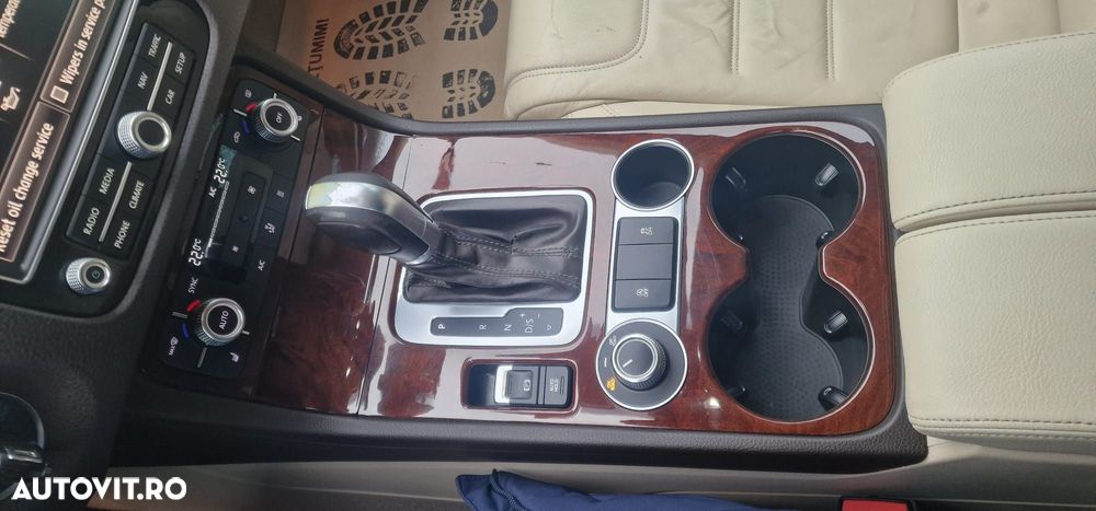 Volkswagen Touareg 3.0 V6 TDI SCR Blue Motion DPF Automatik Executive Edition - 26