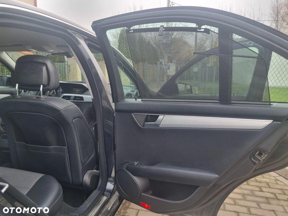 Mercedes-Benz Klasa C 200 CGI BlueEFFICIENCY Elegance - 8