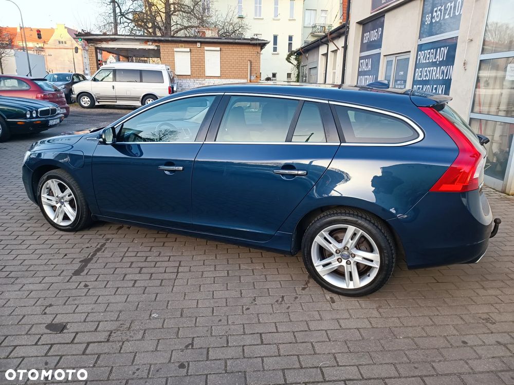 Volvo V60 D6 AWD Plug-in Hybrid Summum - 4