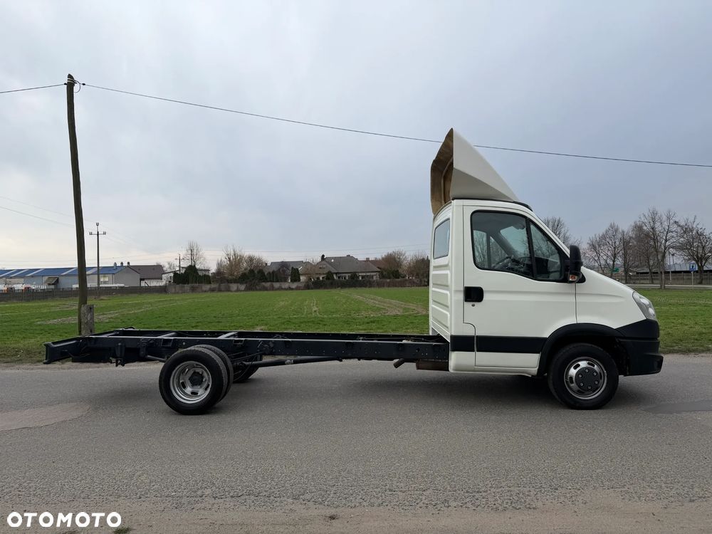 Iveco 35C15 * 3.0 / 150KM * Rama do zabudowy * Rozstaw osi: 4.1m * Koła bliźniacze * - 9