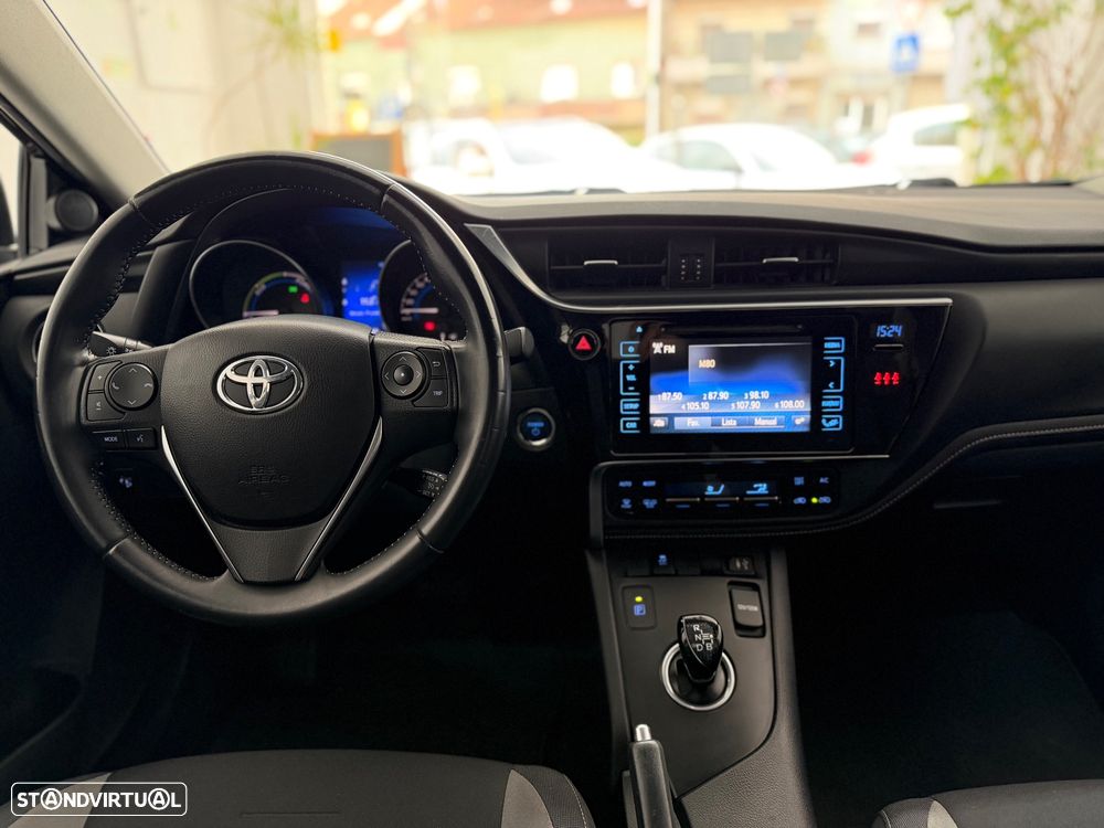 Toyota Auris Touring Sports 1.8 HSD Comfort+P.Sport - 16