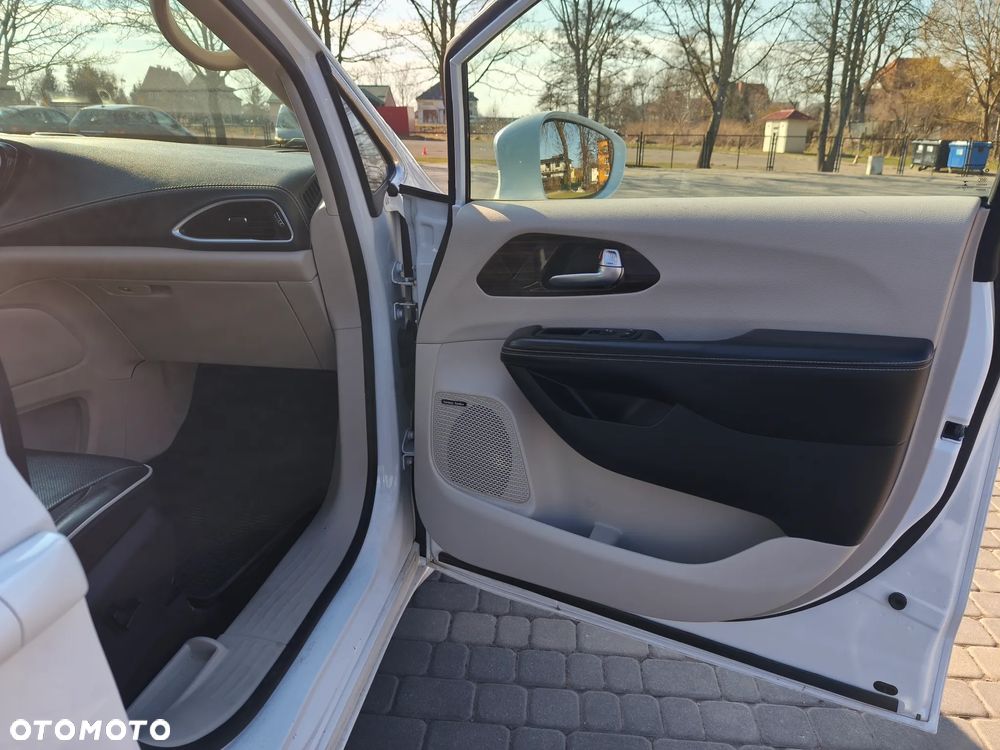 Chrysler Pacifica - 13