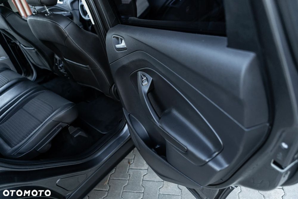Ford Kuga - 36
