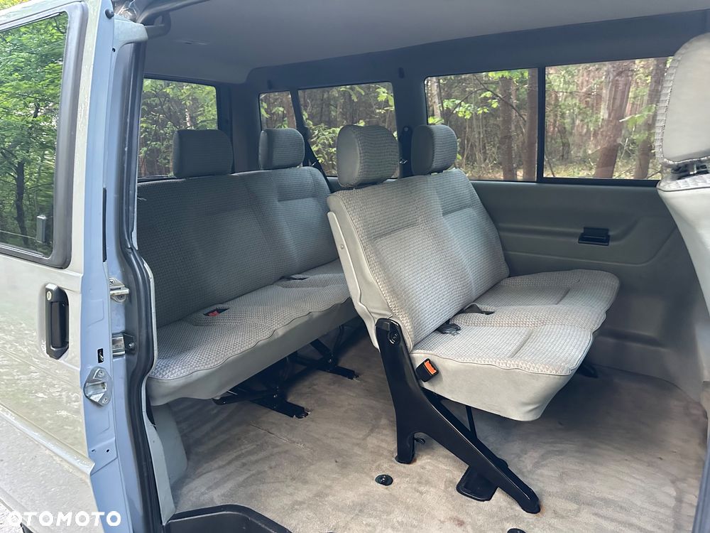Volkswagen Caravelle GL - 14