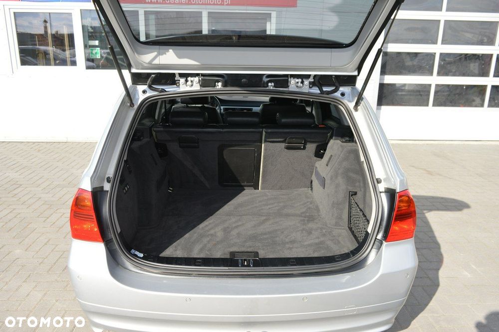 BMW Seria 3 320d - 32