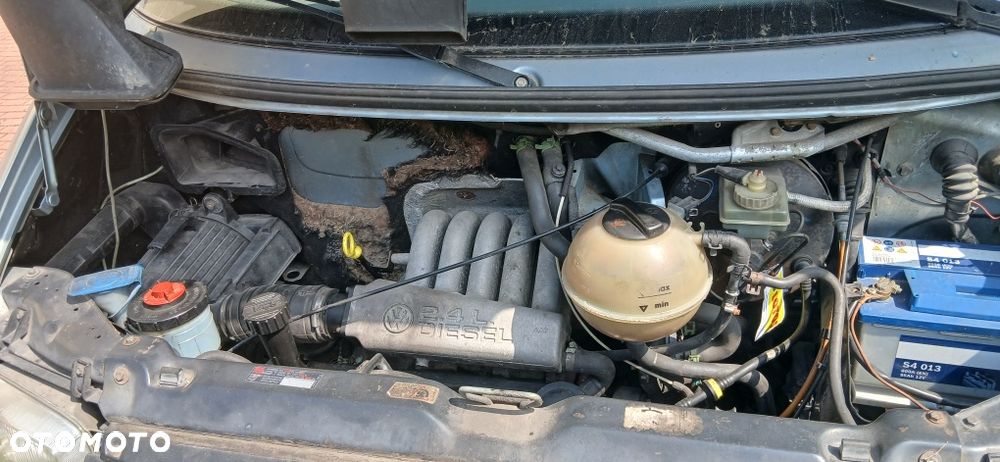 Volkswagen Caravelle - 4