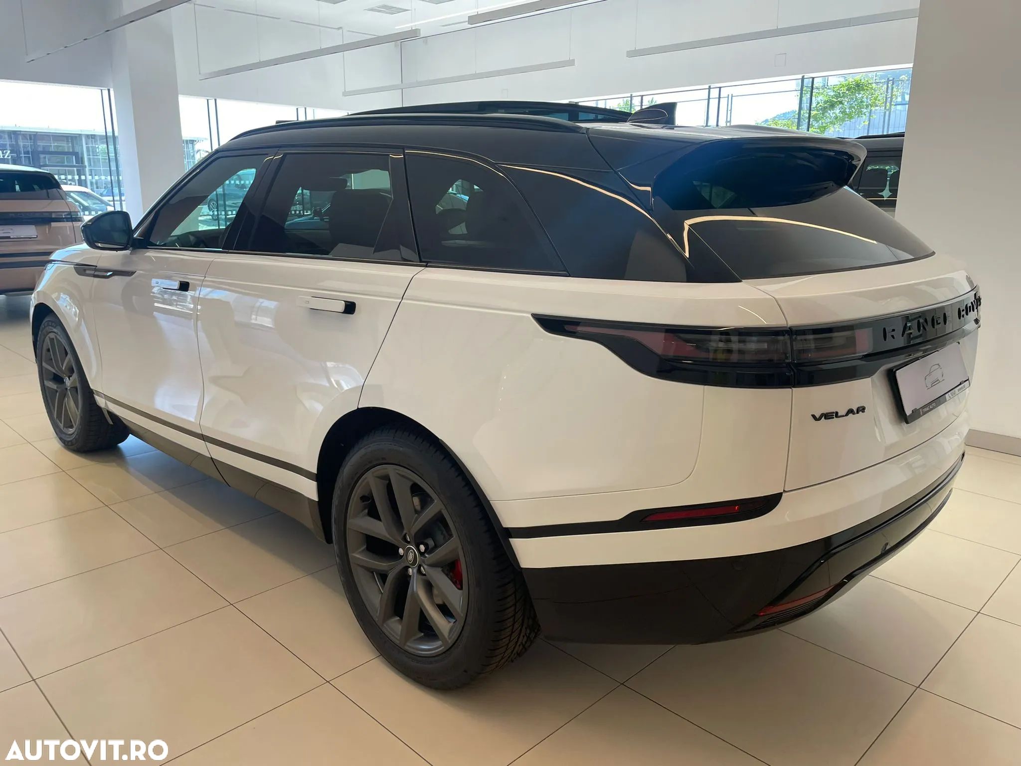 Land Rover Range Rover Velar R-Dynamic 2.0 P250 SE - 5