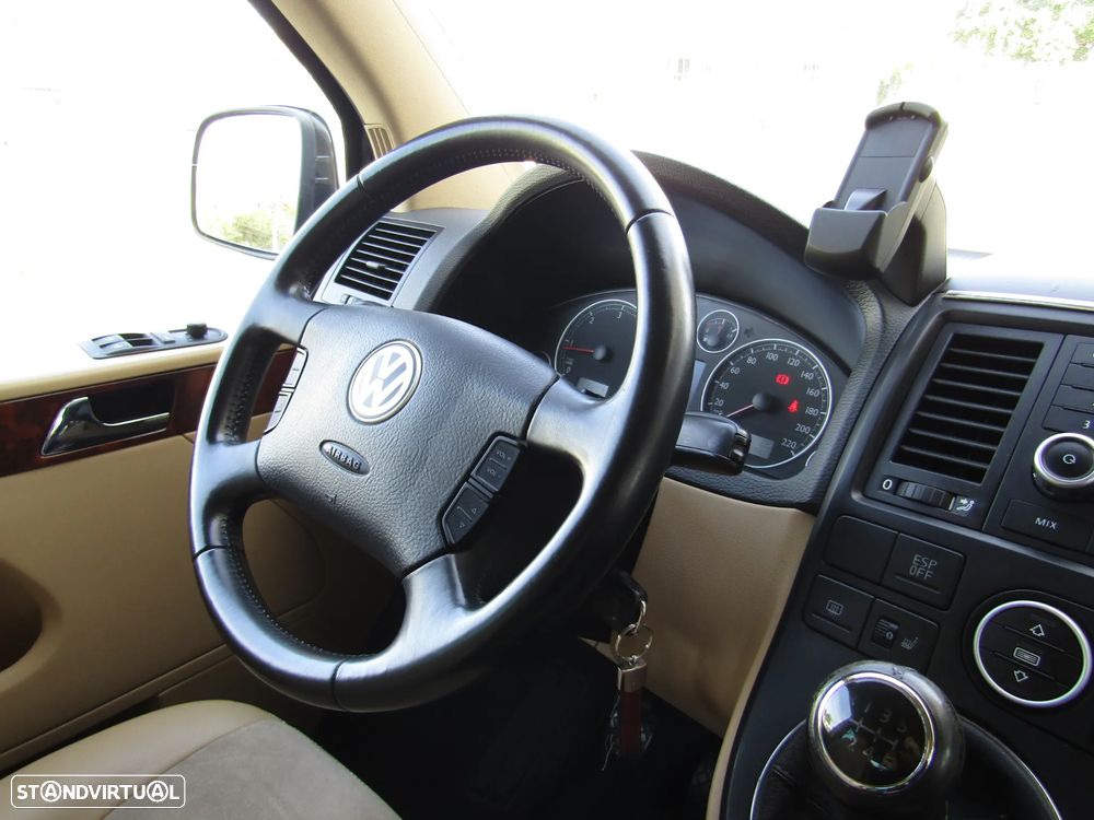 VW Multivan 2.5 TDi Highline - 22