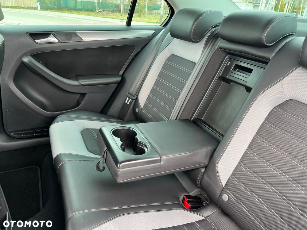 Volkswagen Jetta 1.6 TDI Trendline - 9