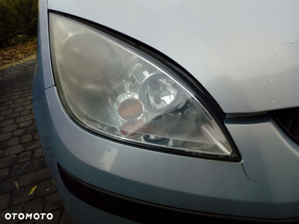 Mitsubishi Colt VI lampa przod przednia prawa