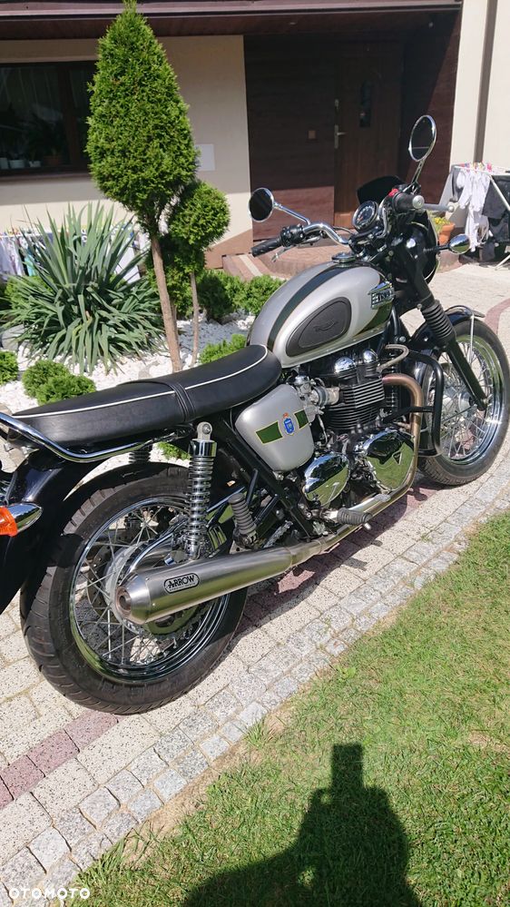 Triumph Bonneville - 1