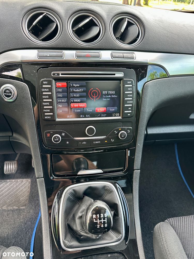 Ford Galaxy 2.0 TDCi DPF Business Edition - 33