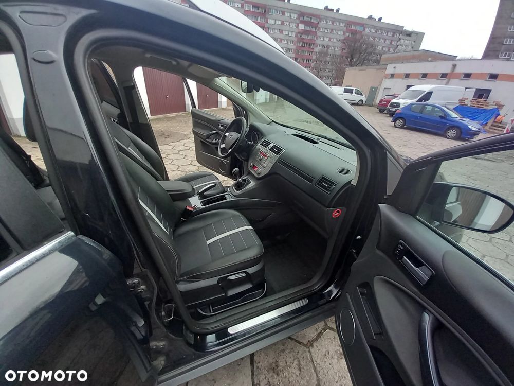 Ford Kuga 2.0 TDCi 2x4 Titanium - 24
