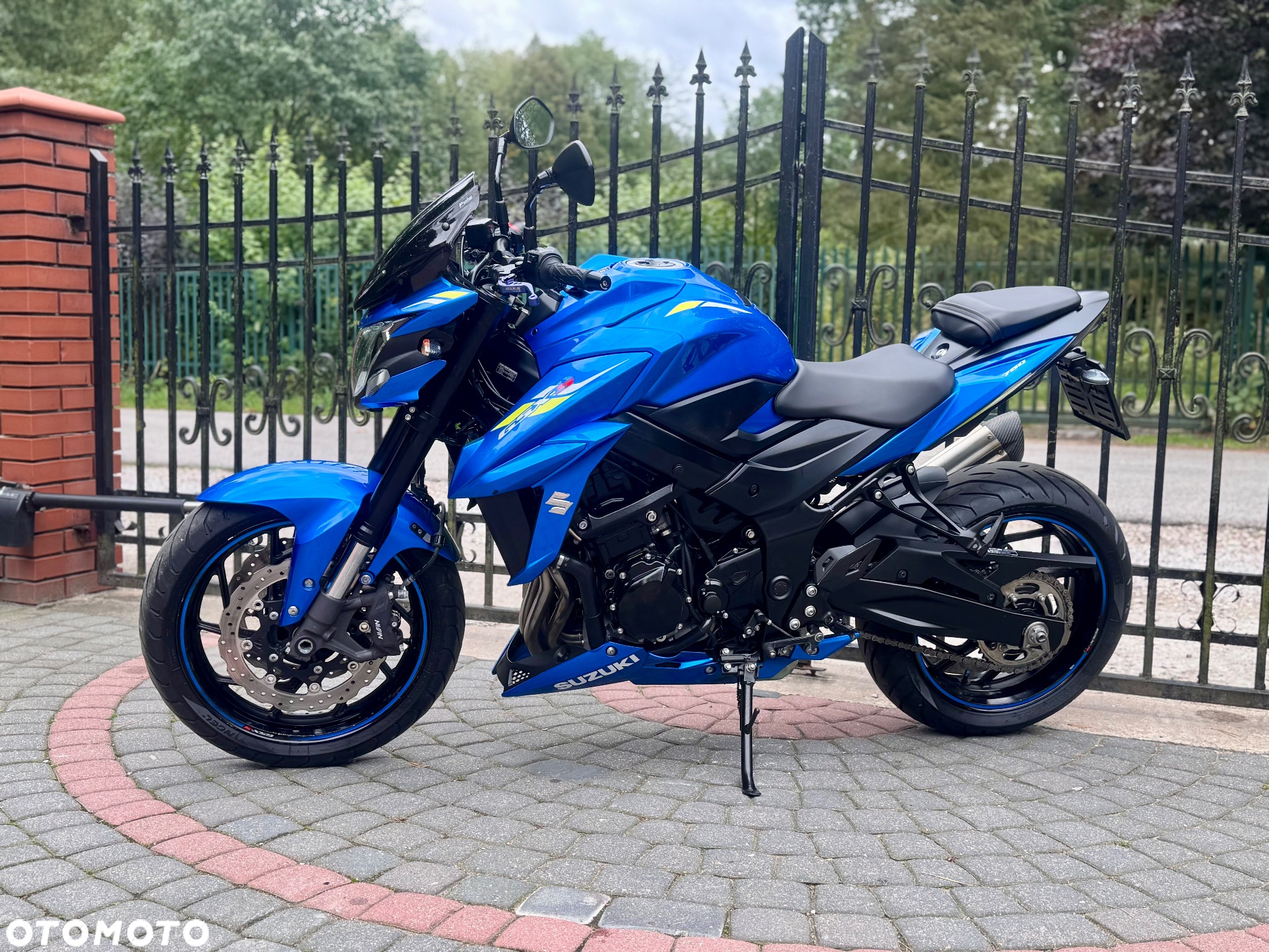 Suzuki GSX - 6