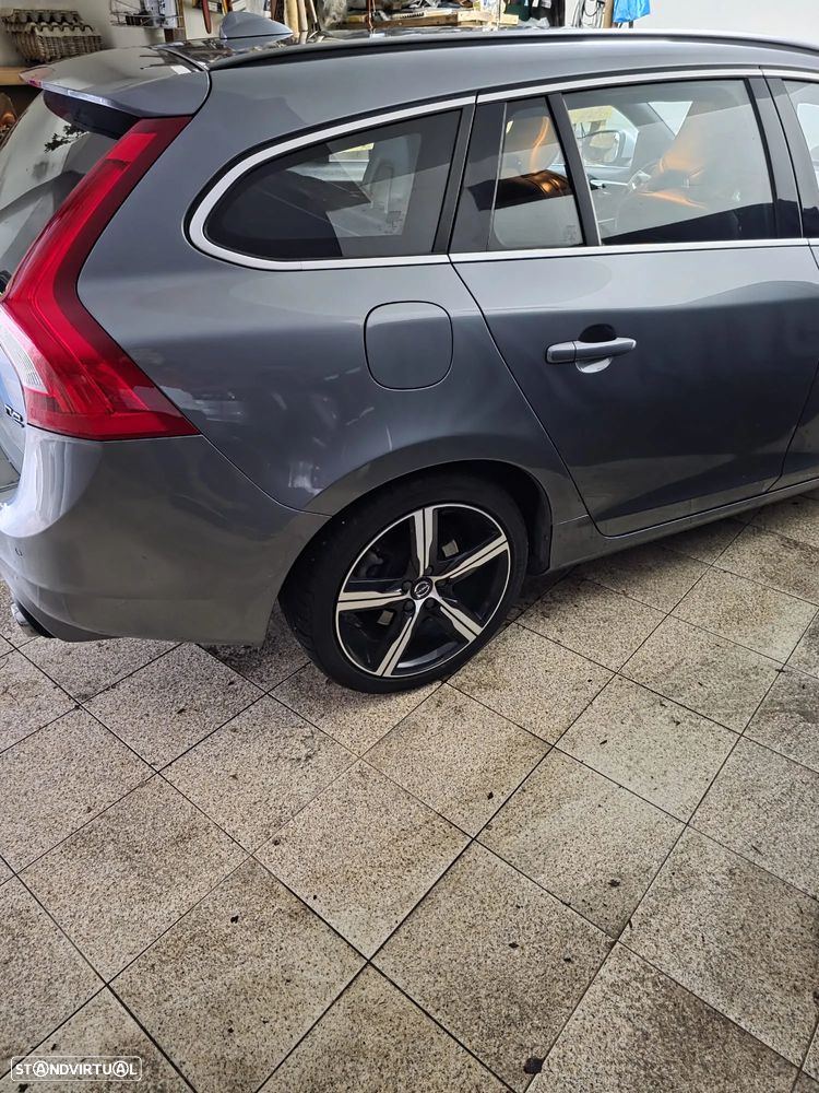 Volvo V60 2.0 D2 R-Design - 2