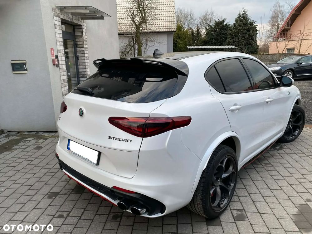 Alfa Romeo Stelvio 2.9 V6 Bi-Turbo Quadrifoglio Q4 - 3