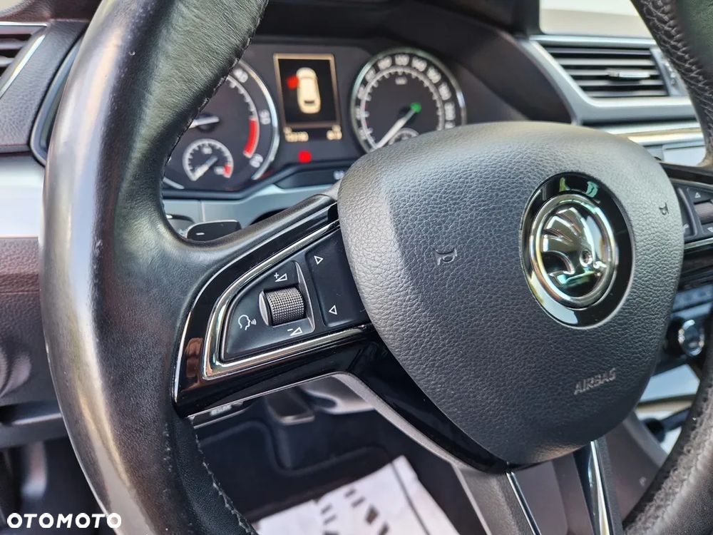 Skoda Superb Combi 2.0 TDI DSG SportLine - 30