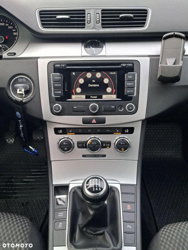Volkswagen Passat Variant 1.6 TDI BlueMotion - 16