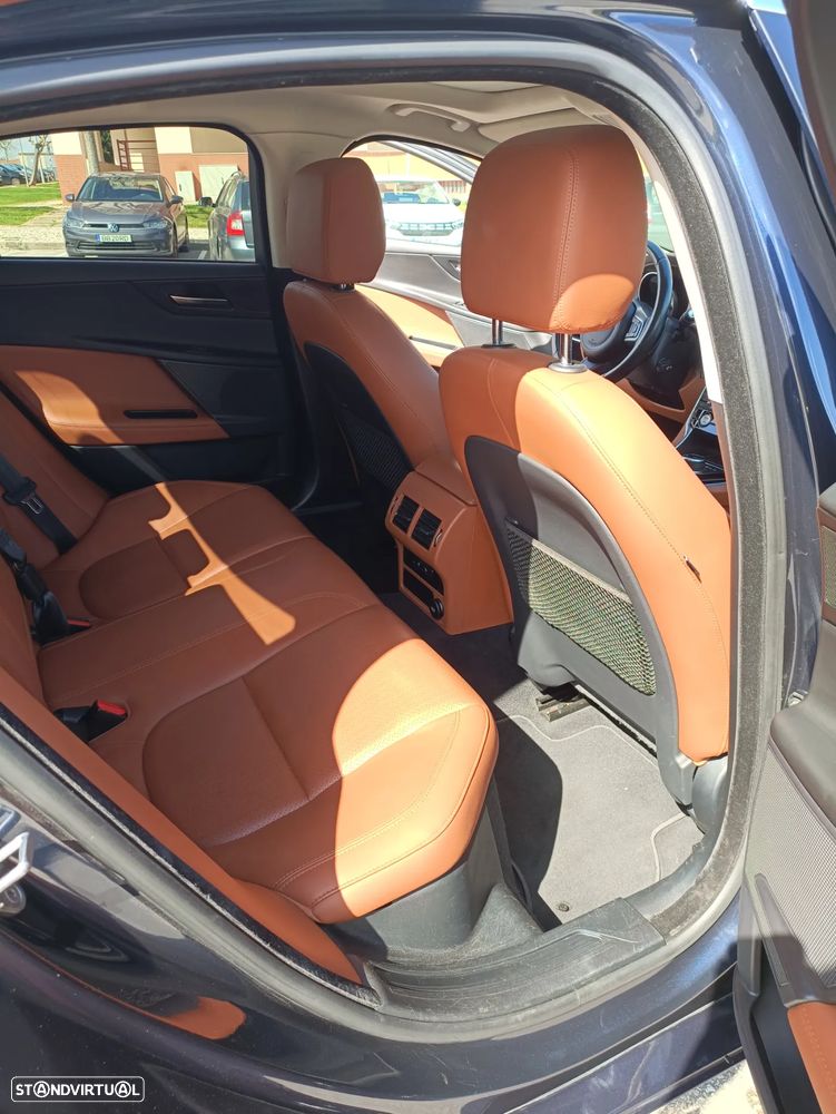Jaguar XE 20d Aut. Portfolio - 18