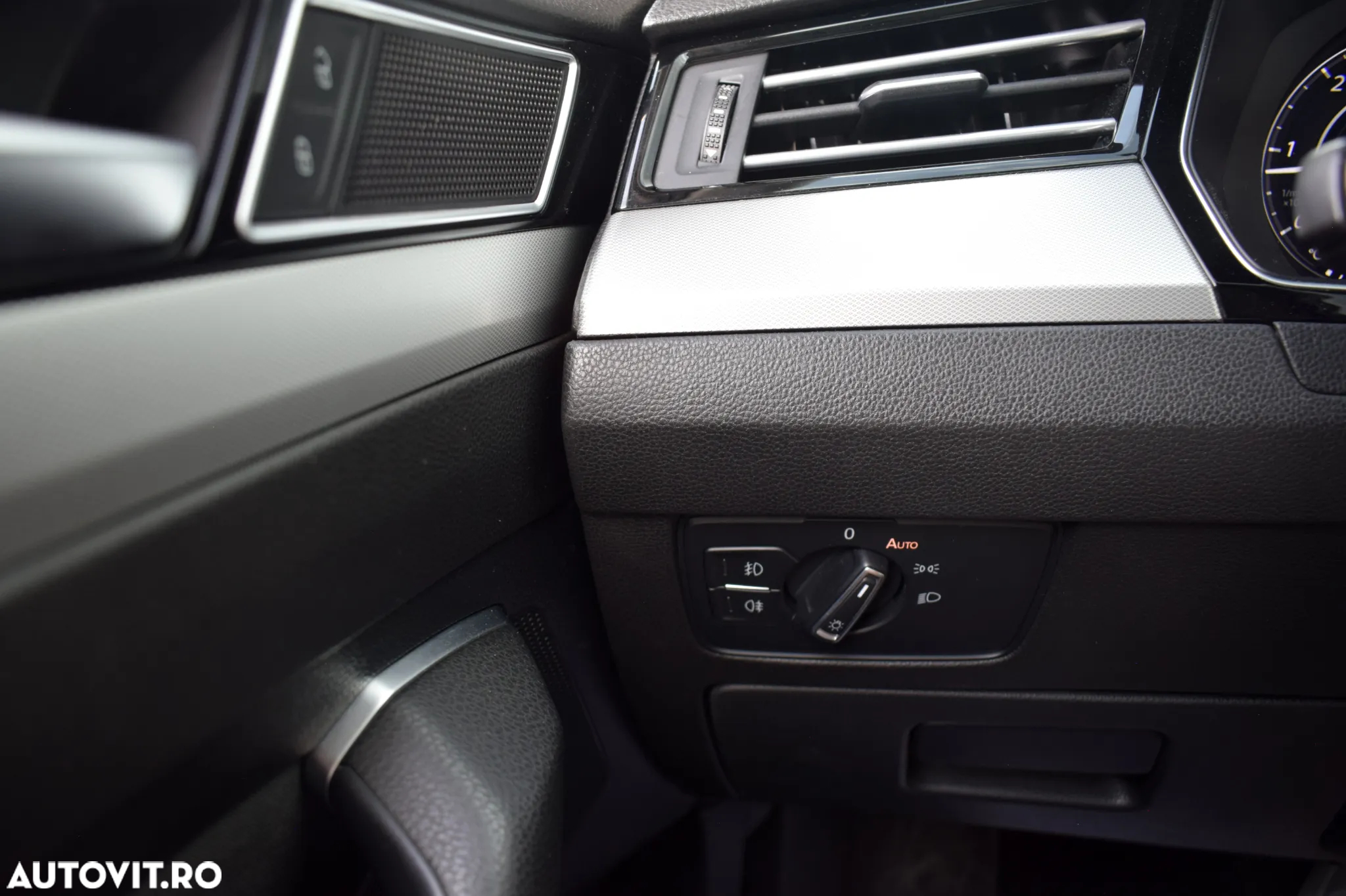 Volkswagen Passat Variant 2.0 TDI DSG Highline - 15