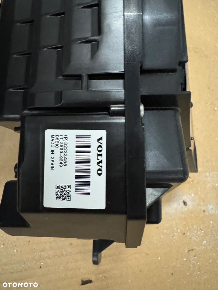 VOLVO XC60 II WYSWIETLACZ HEADUP 32233455 - 2