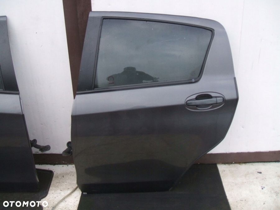 TOYOTA YARIS III DRZWI prawe tył tylne 1G3 - 6