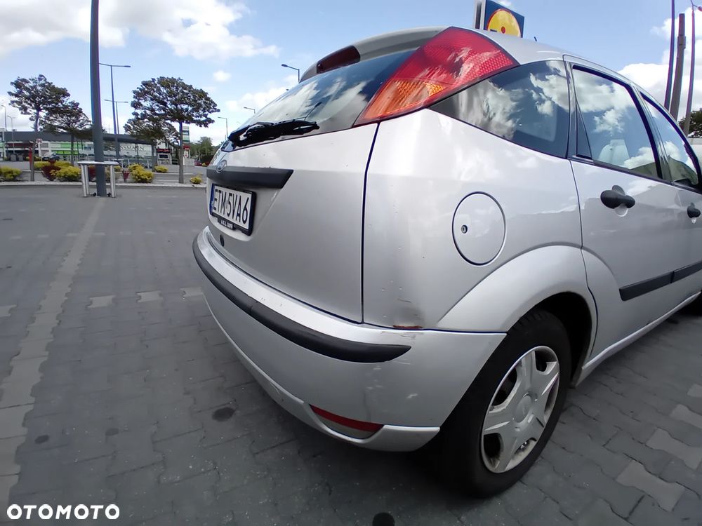 Ford Focus 1.4 Ambiente - 4