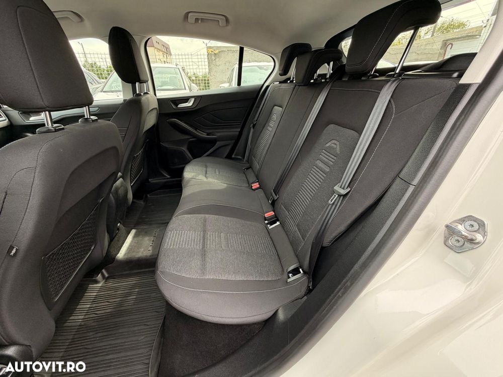 Ford Focus 1.0 EcoBoost Active Business - 23