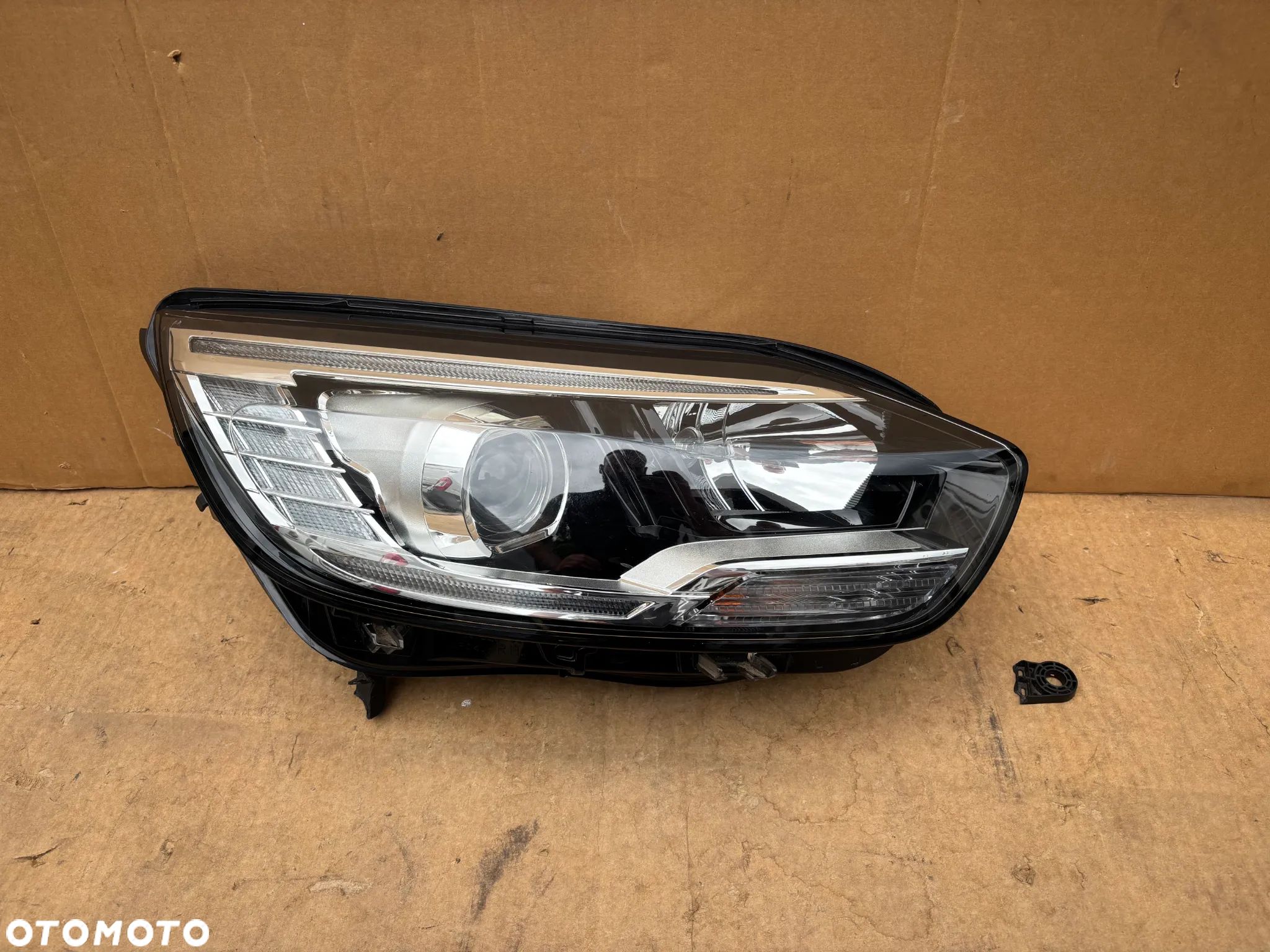 Oryginalna Lampa Przednia Prawa Renault Scenic IV 4 260101685R H7 Led Europejska - 1