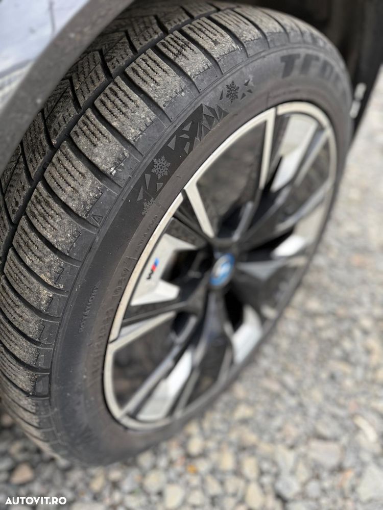 BMW iX3 - 8
