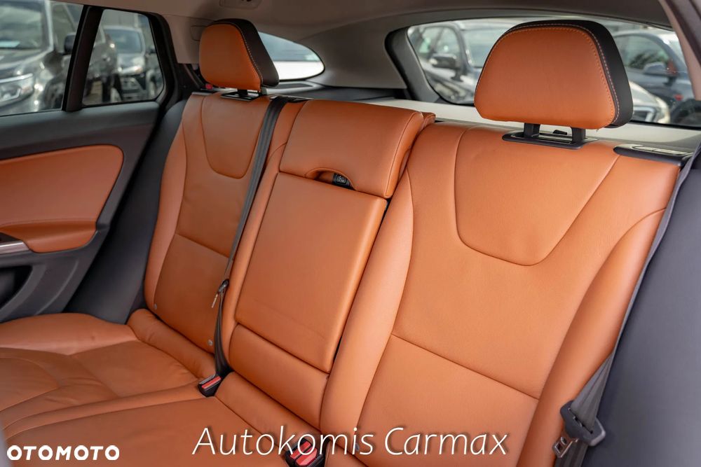Volvo V60 Cross Country T5 AWD Summum - 27